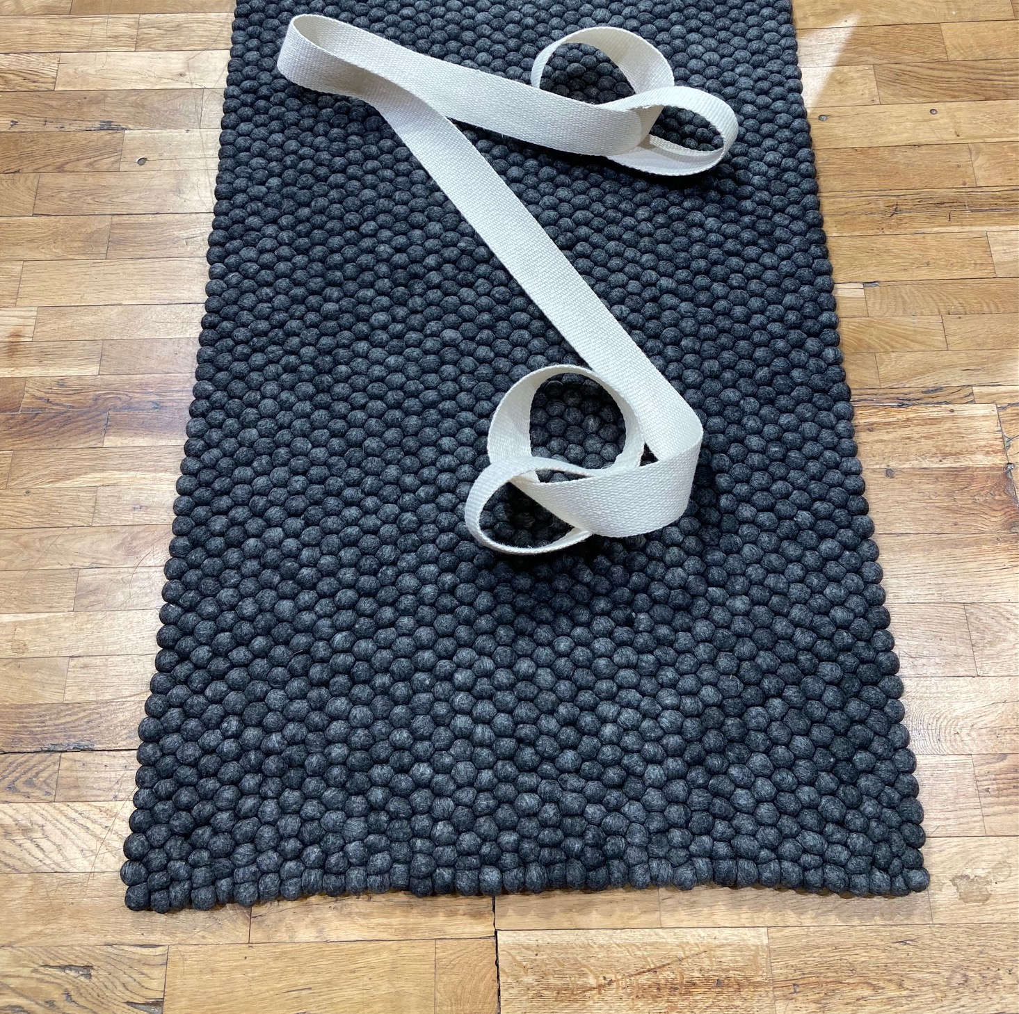 Yoga, meditation och träningsmatta tillverkade av ullbollar! - 6