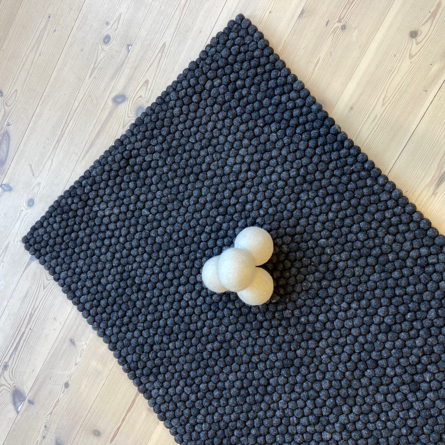 Yoga, meditation och träningsmatta tillverkade av ullbollar! - 20
