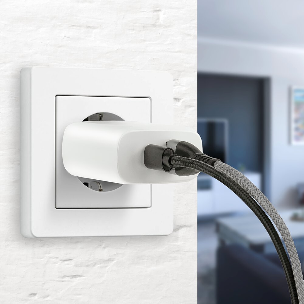 EverActive USB & USB-C PD PPS 25W Charger Socket - 2