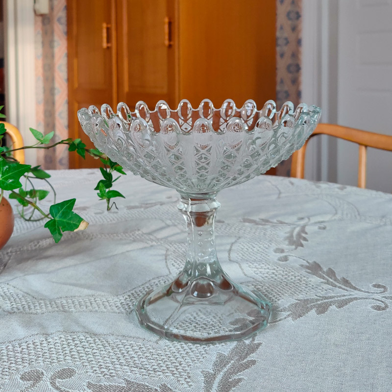 Pressglasskål på fot