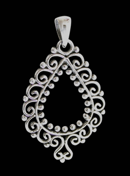 Otroligt vackert halsband i Äkta silver.
