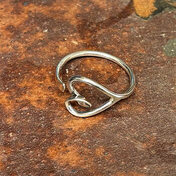 Agélii Fashion - Ring "Evig" Hjärtformad i silver - Michael Medoc Collection