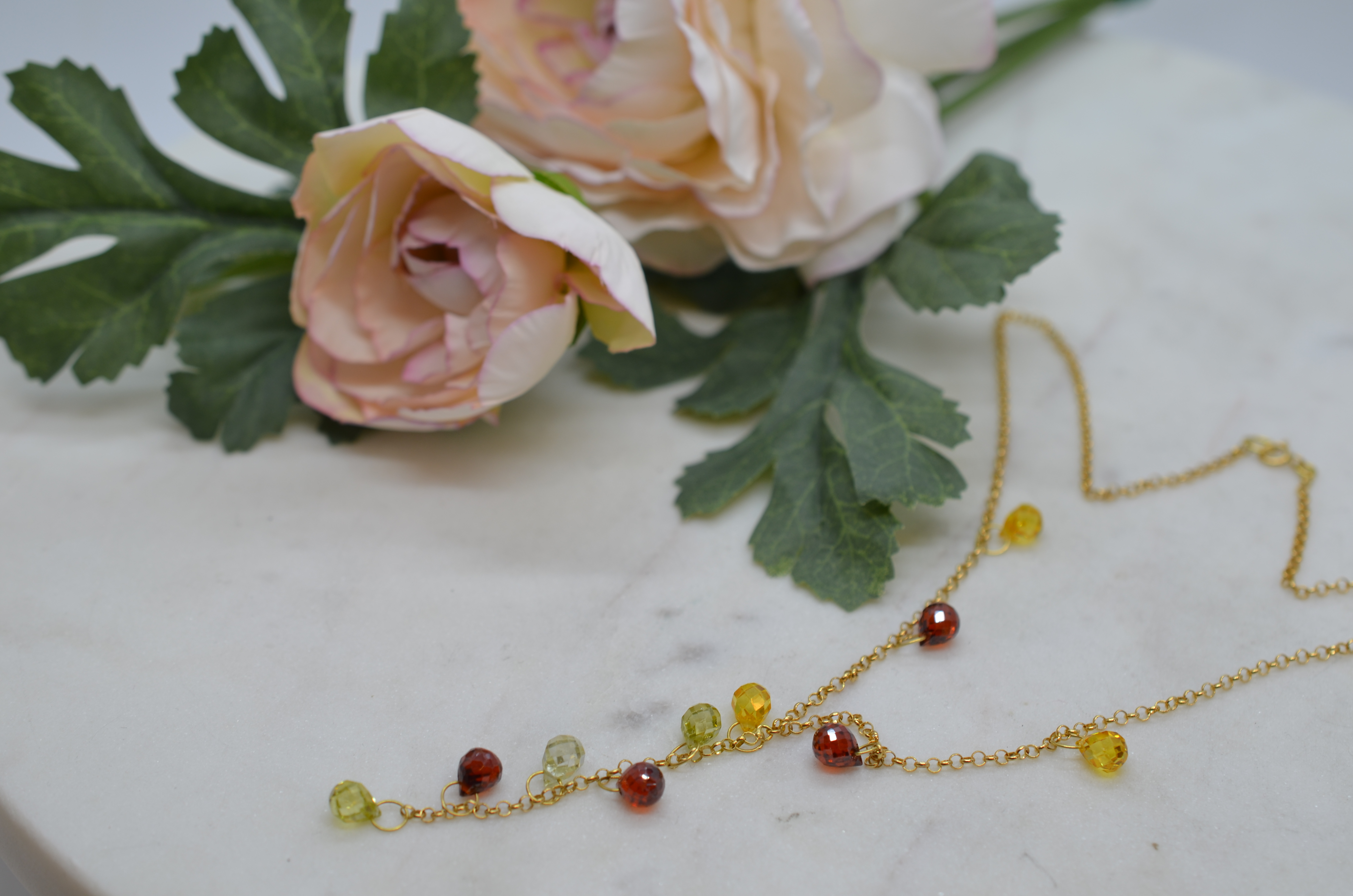 Second Hand 18k necklace with gemstones