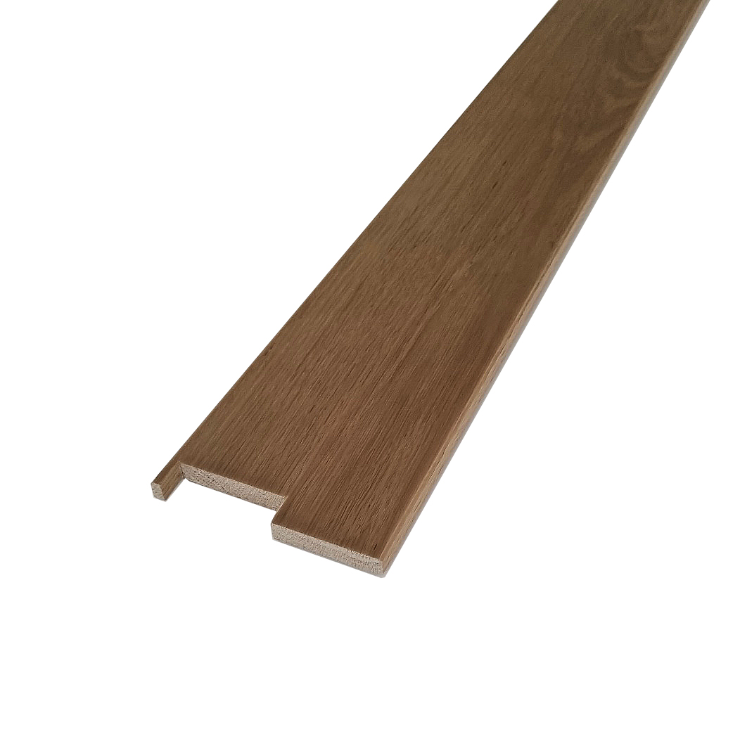 Tröskelplatta Ek - Platt tröskel till innerdörr klarlackad EK. Djup 147 mm