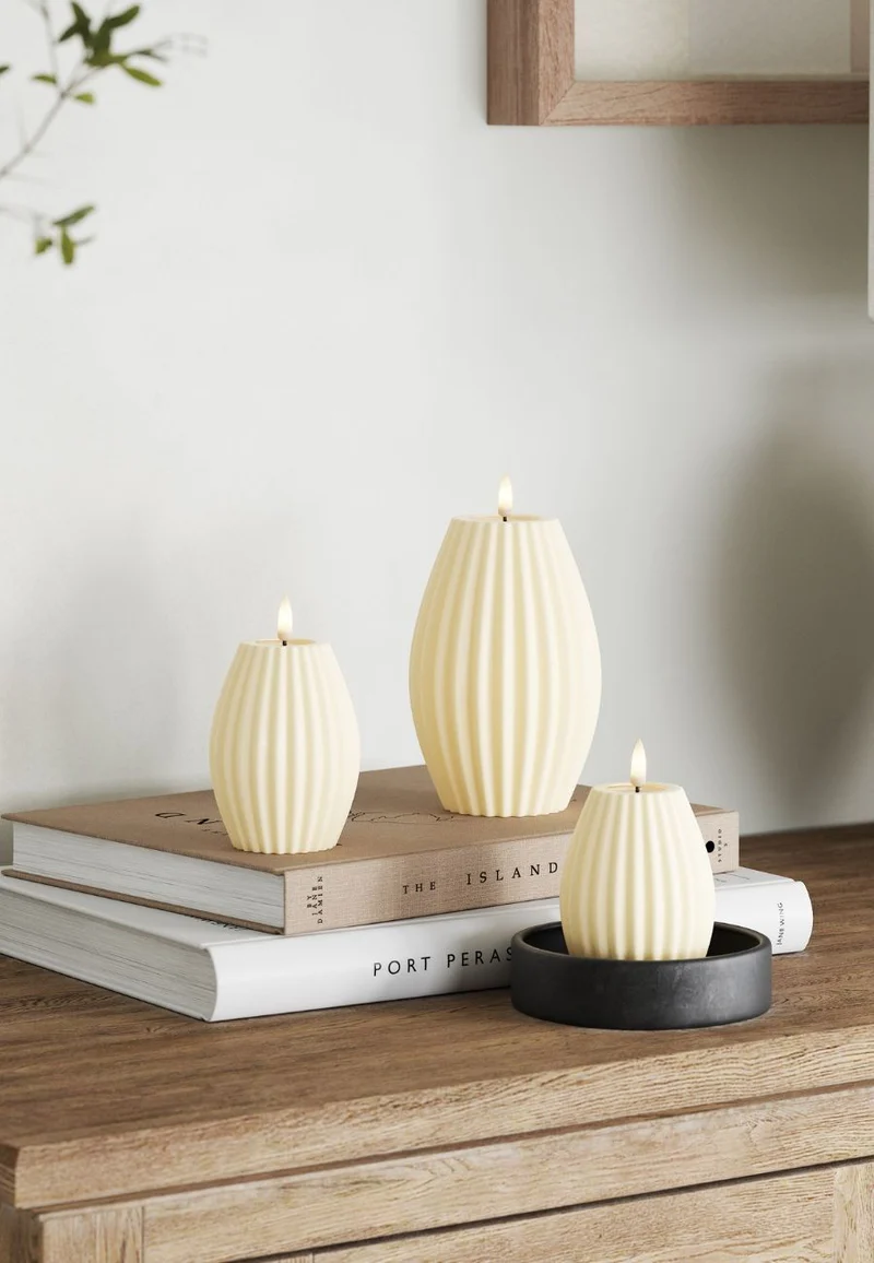Deluxe Homeart - Block Candle Oval - Cream - 7.5x10 cm - 3
