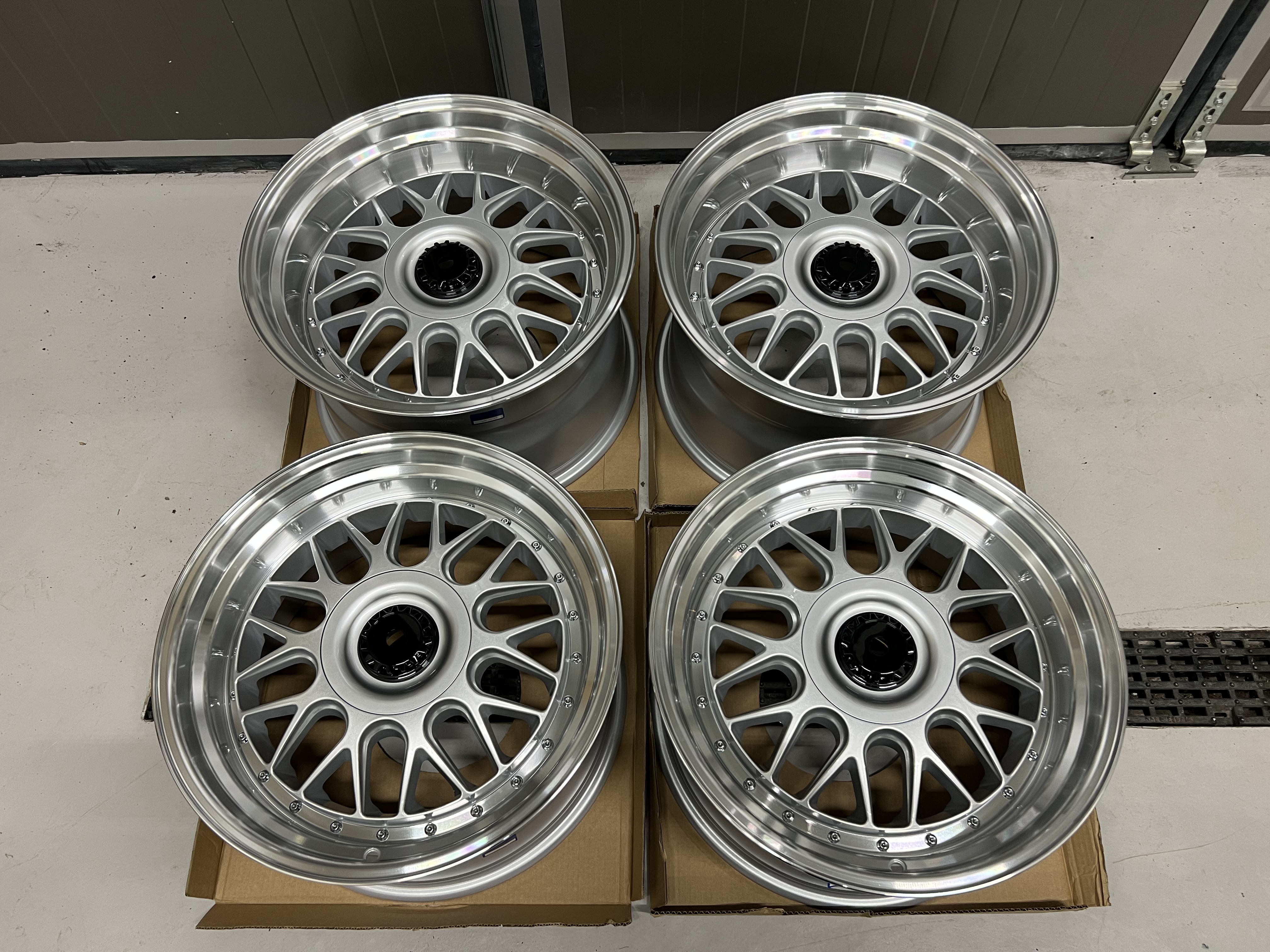 18" E26 Style Silver/polished 5x120
