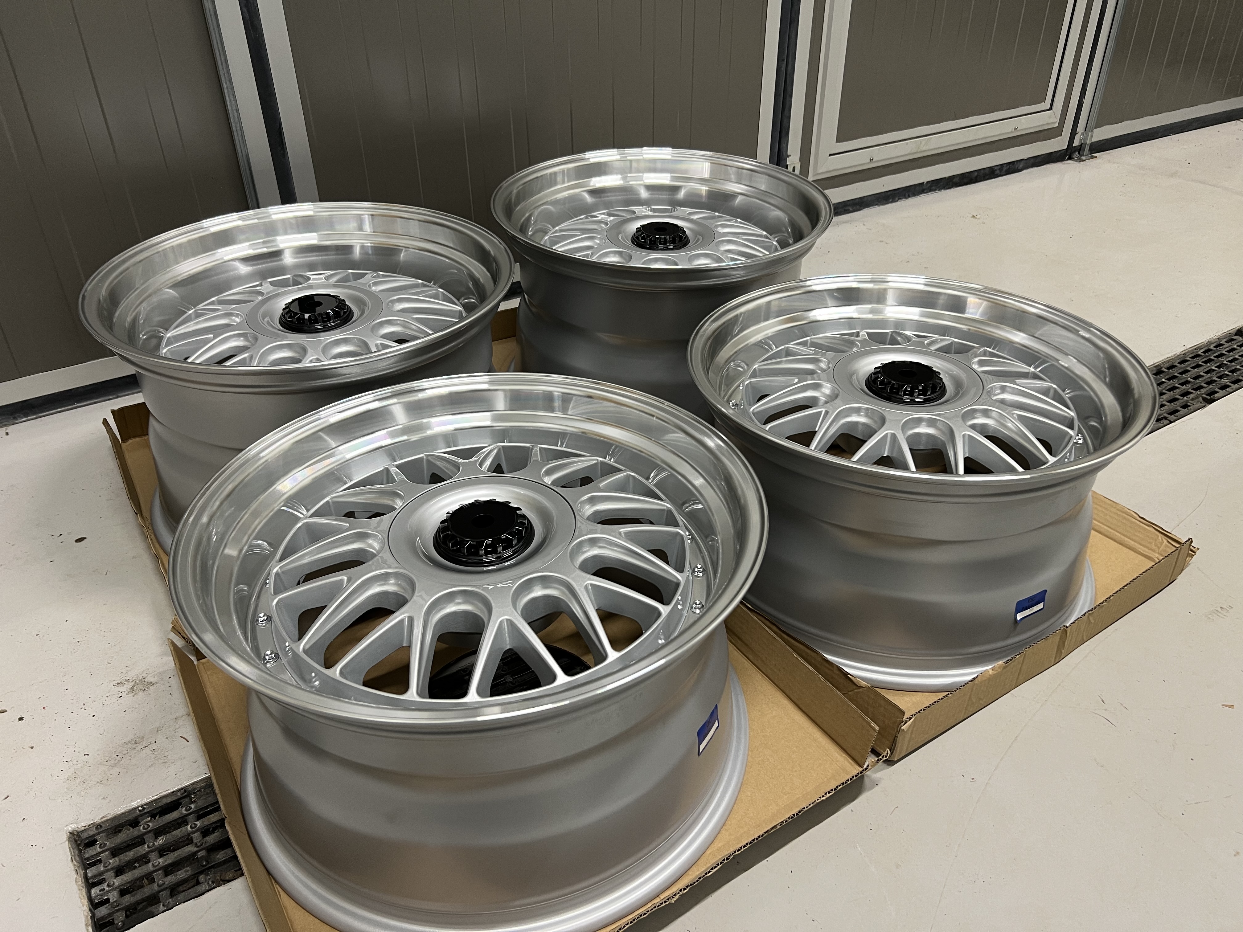 18" E26 Style Silver/polished 5x120 - 4