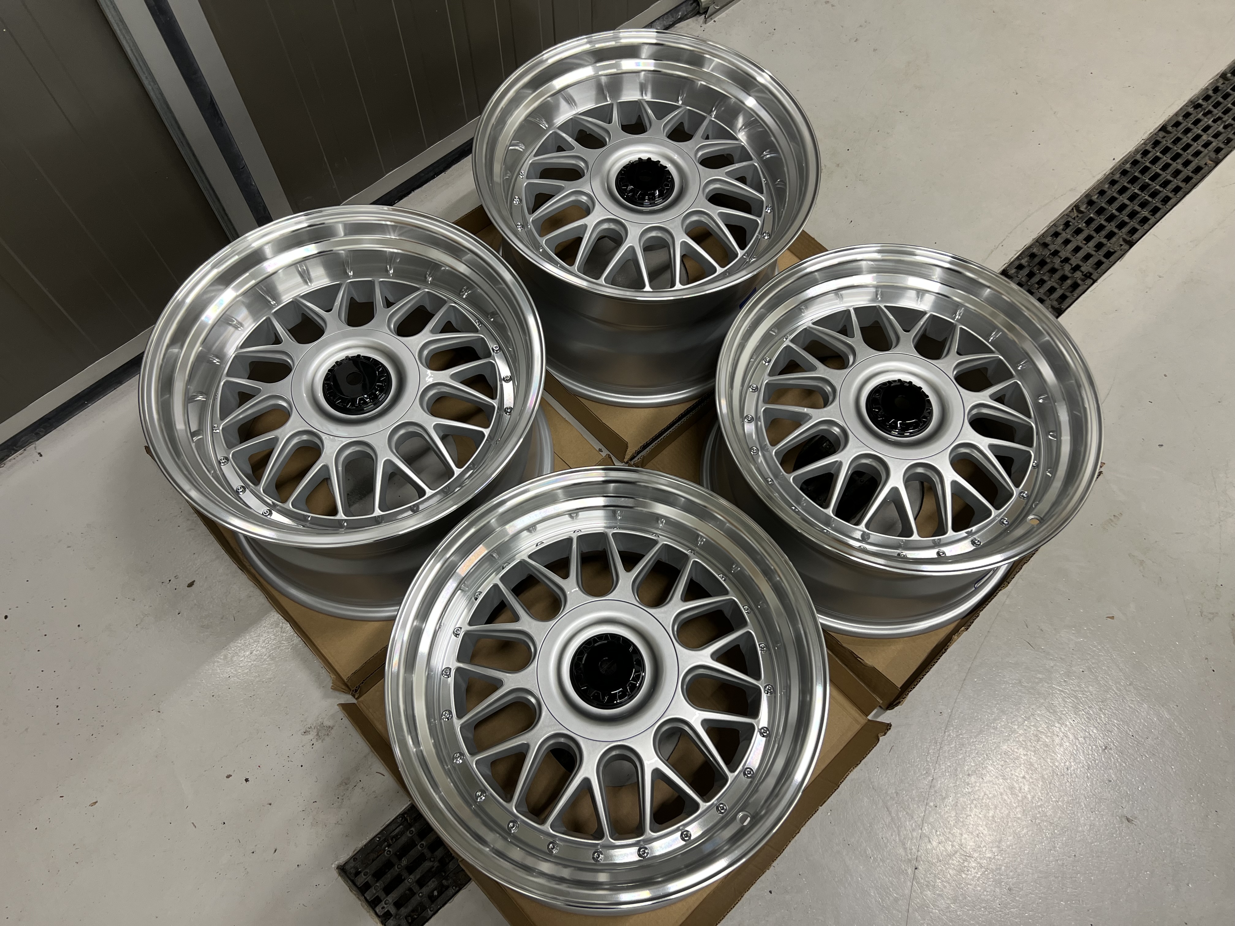18" E26 Style Silver/polished 5x120 - 3