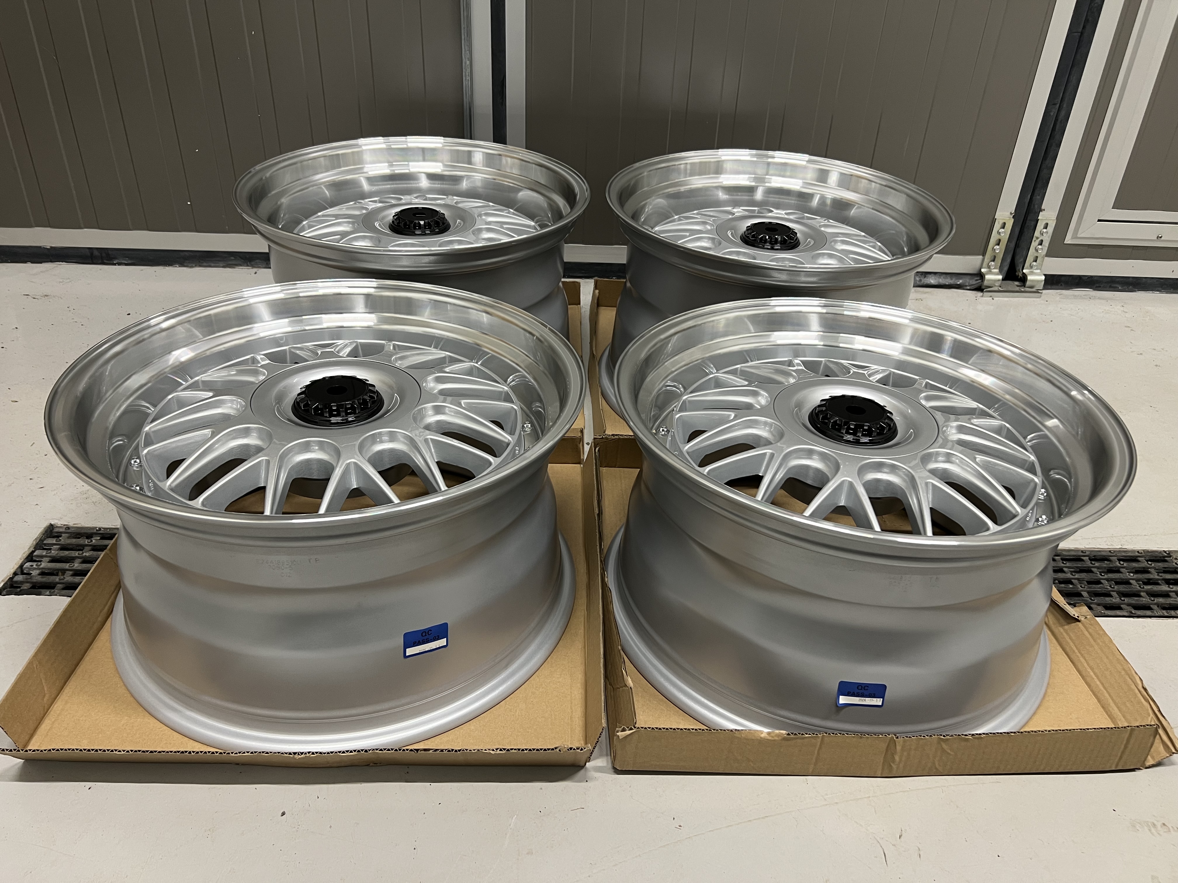 18" E26 Style Silver/polished 5x120 - 2