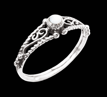 Liten söt silver ring med pärlemor.