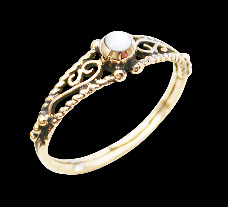 Liten söt brons ring med pärlemor.