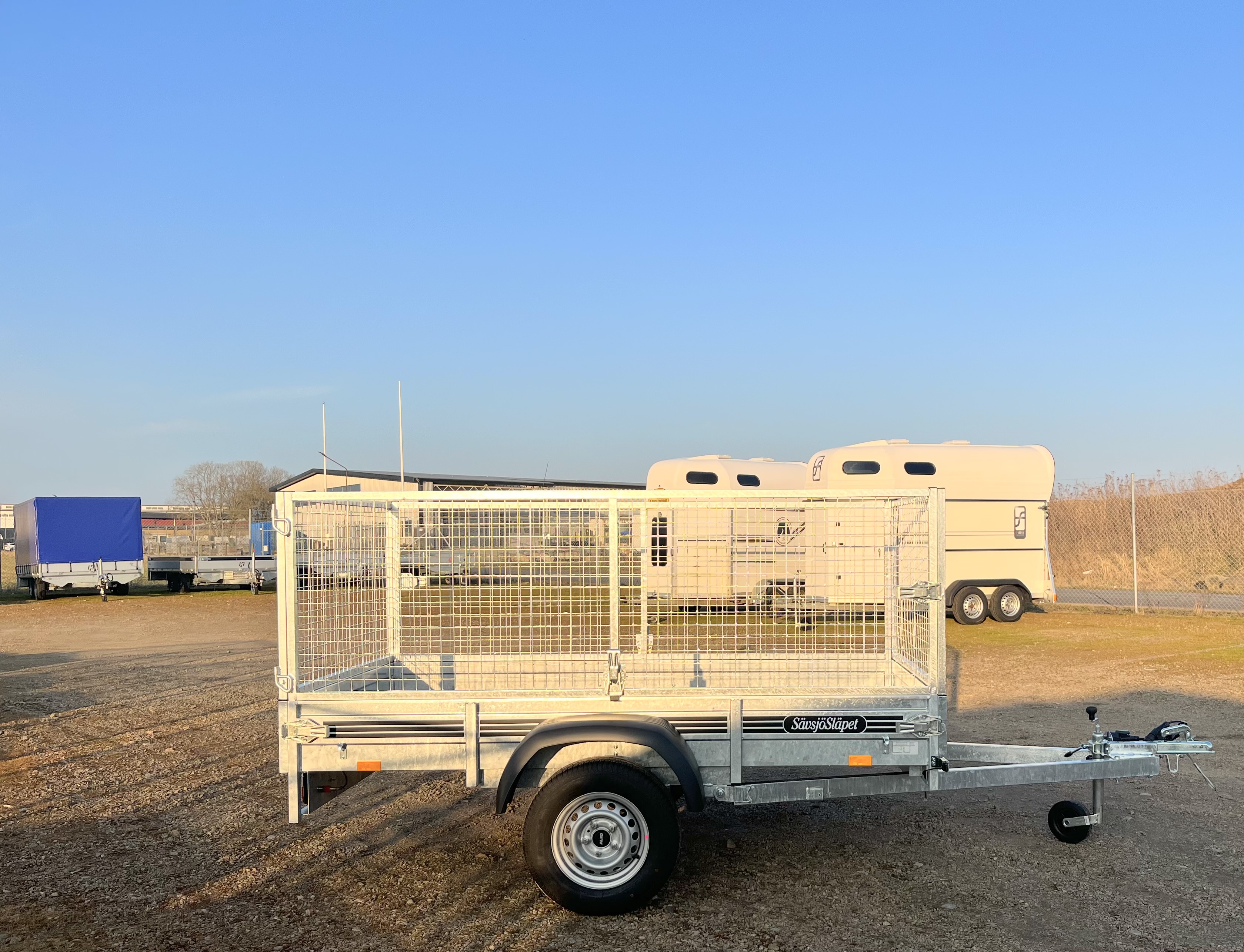 SLÄPVAGN  SÄVSJÖ FTO 2500 flak 250 x 130 cm totalvikt 750 kg - OBROMSAD JBY52G - 2
