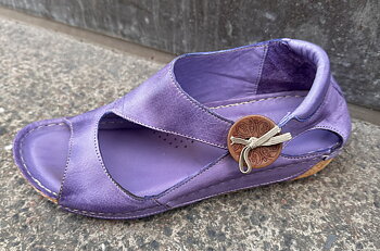 Sandalen med knappen i skinn, hortensia