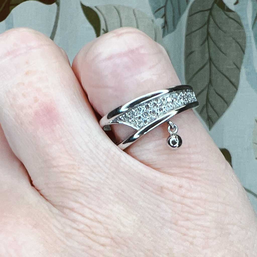 Hvidguldsring 18k med diamanter. - 2