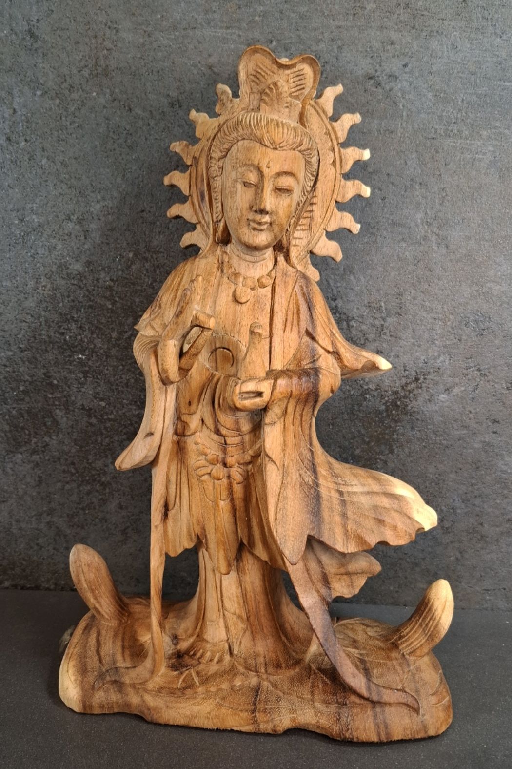 Kuan Yin Staty handsnidad i trä - 30cm