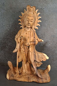 Kuan Yin Staty handsnidad i trä - 30cm