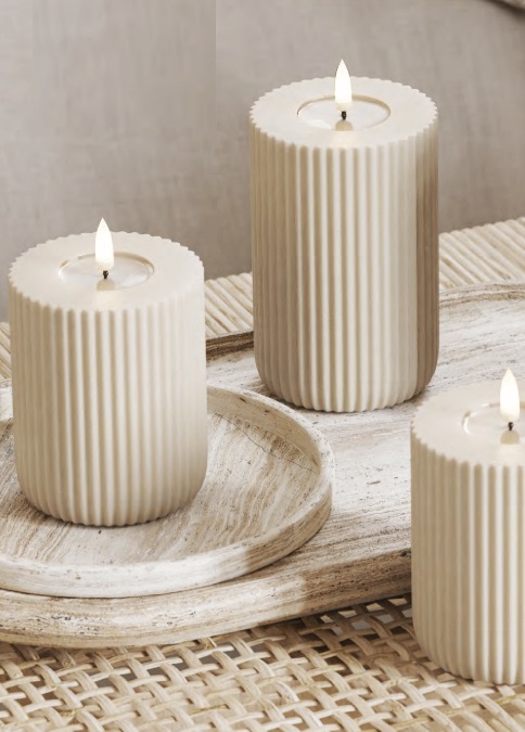 Deluxe Homeart - Blockljus Solid Stripe - Creme - 8x10 cm - 3