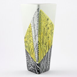 Lars Thorén (Triangla 1954) Geometric Vase with Stylistic Plant Decor 20 cm (2)