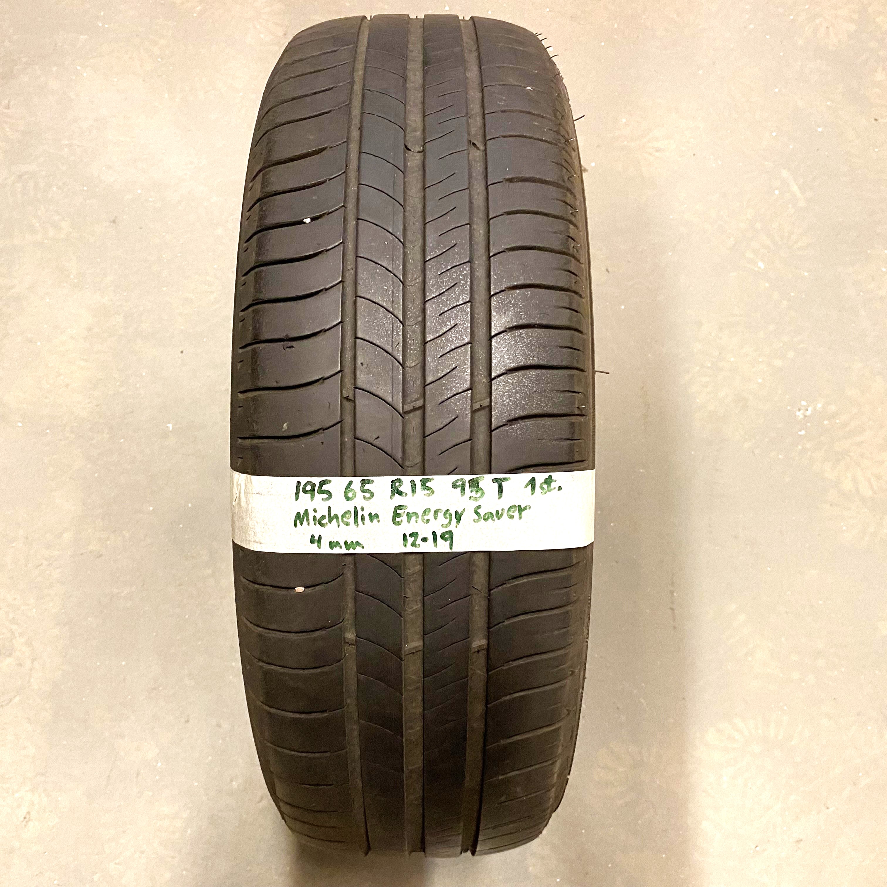 15" BEGAGNAT SOMMARDÄCK | 1 st 195/65 R15 95T Michelin Energy Saver | V12-19 | 4 mm | E-3