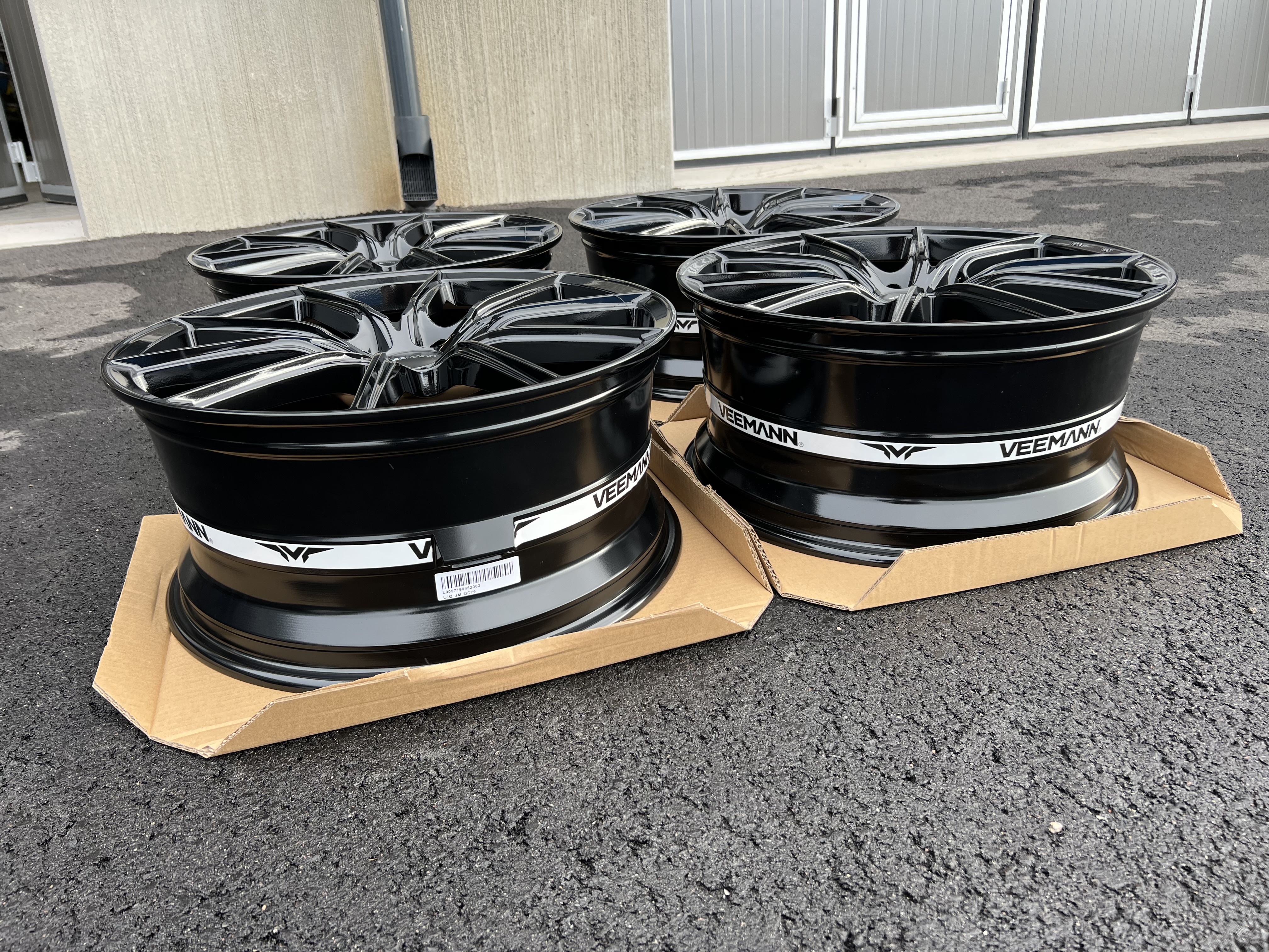 19" Veemann V-FS48 Gloss black 5x112 - 5