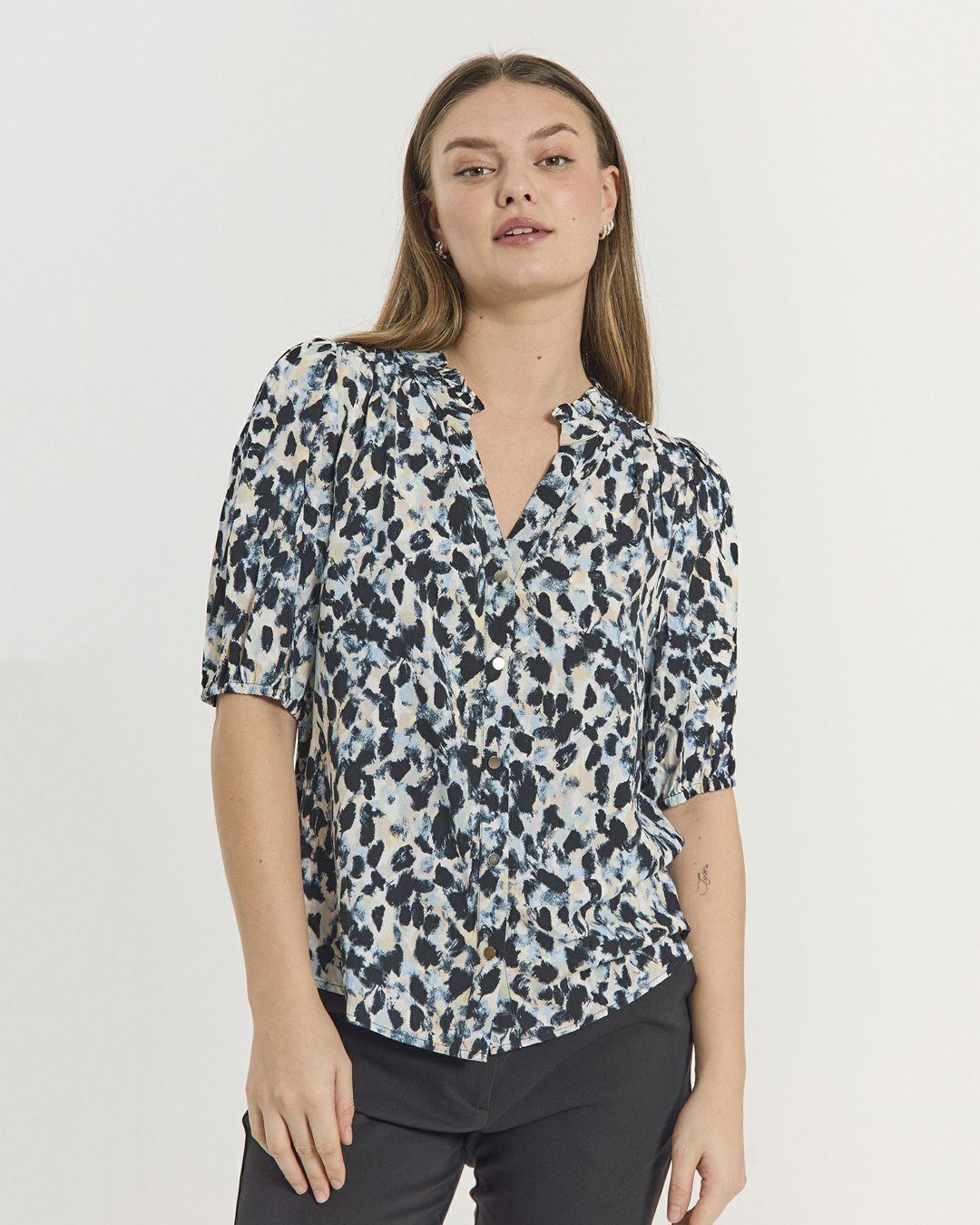 Blus Adney kort ärm blå/beige/svart