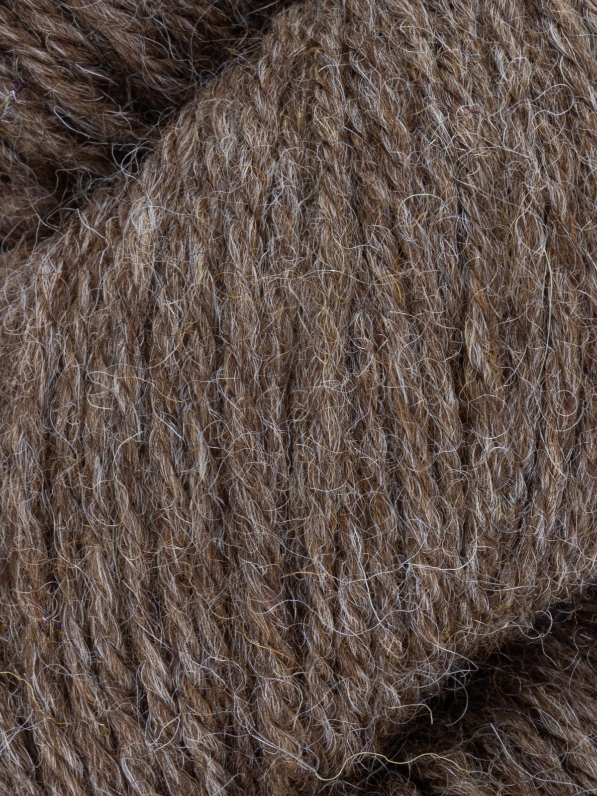Färg 003 naturbrun 20-22m/10 cm Bluefaced Leicester Fleece 100% brittiskt ullgarn 