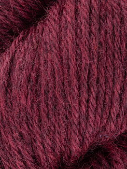 Färg 1036 berry 20-22m/10 cm Bluefaced Leicester Fleece 100% brittiskt ullgarn 