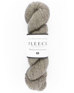 Färg 002 light brown, havregryn , 20-22m/10 cm Bluefaced Leicester Fleece 100% brittiskt ullgarn 