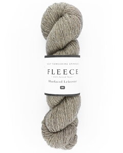 Färg 002 light brown, havregryn , 20-22m/10 cm Bluefaced Leicester Fleece 100% brittiskt ullgarn 