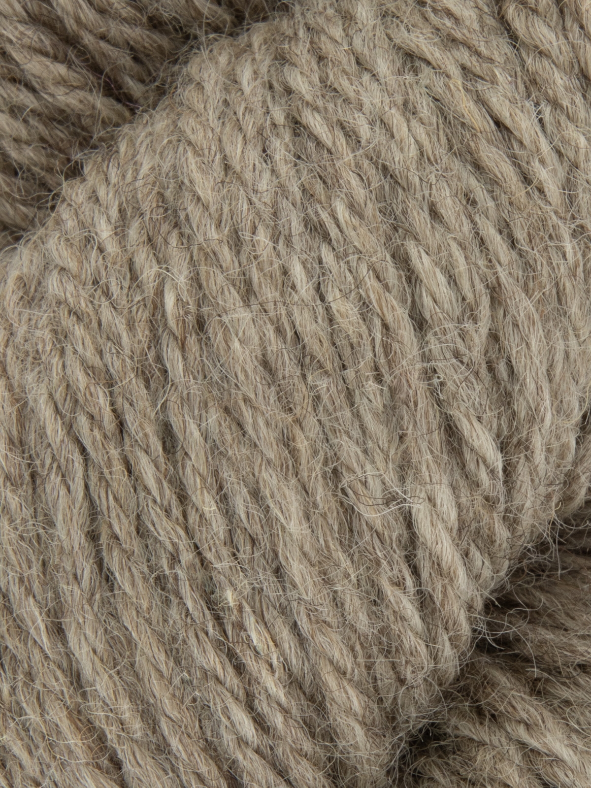 Färg 002 light brown, havregryn , 18m/10 cm Aran  Bluefaced Leicester Fleece 100% brittiskt ullgarn  
