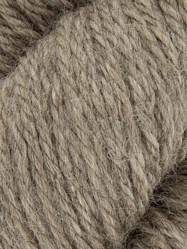 Färg 002 light brown, havregryn , 18m/10 cm Aran  Bluefaced Leicester Fleece 100% brittiskt ullgarn  