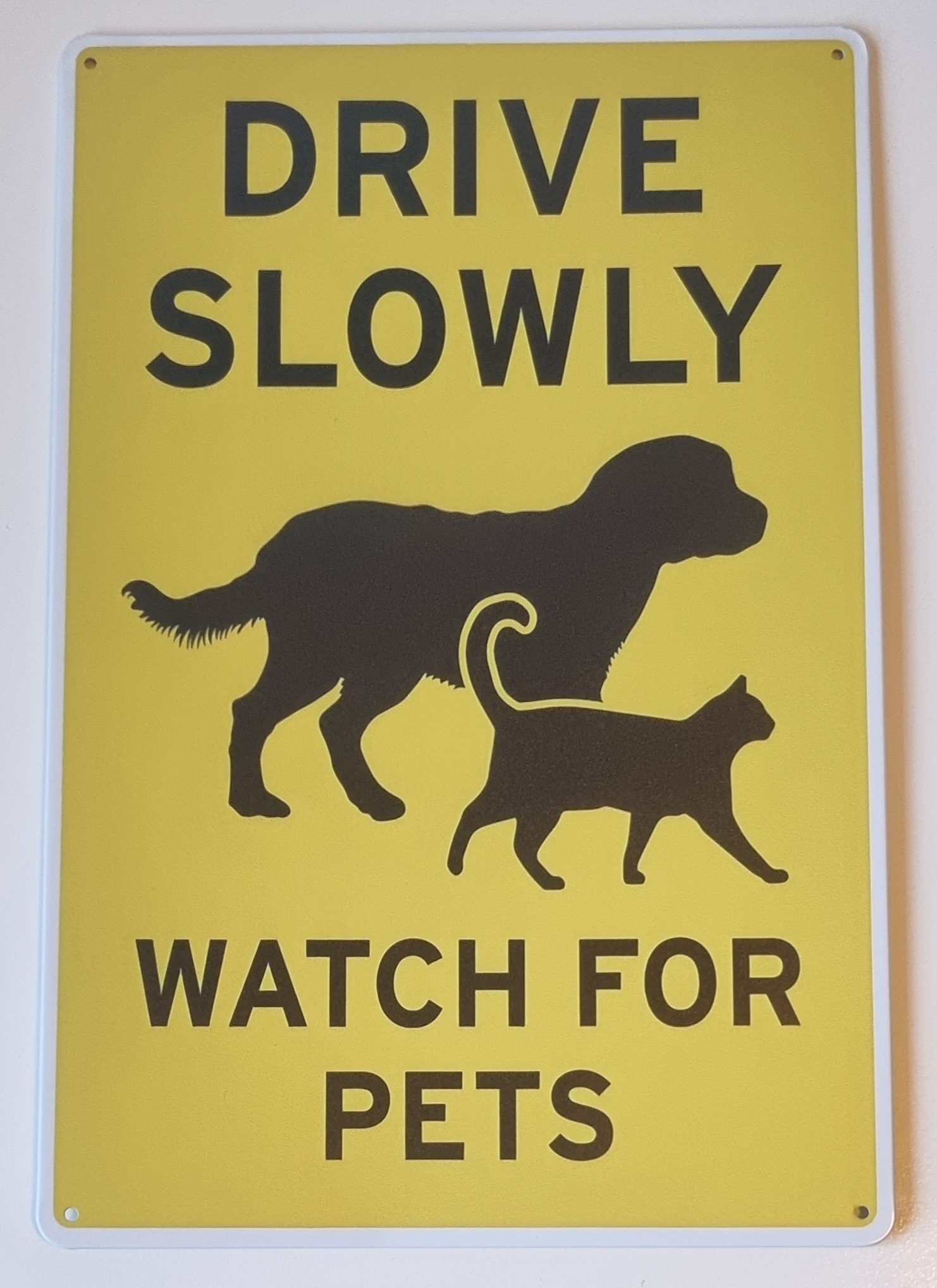 Metallskylt "Drive slowly"