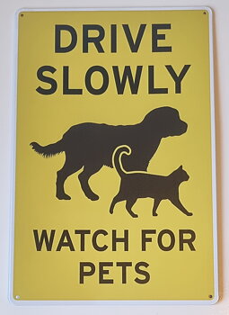 Metallskylt "Drive slowly"