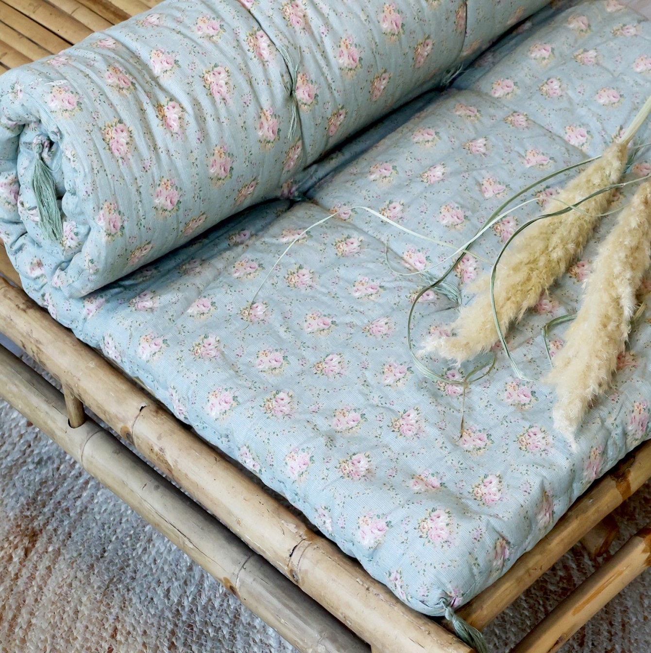 Lång dyna Madrass Vintage Roses blekt turkosgrön lantlig stil Gårdsromantik