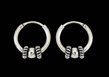 12 mm. Söt design öronring i Äkta silver.