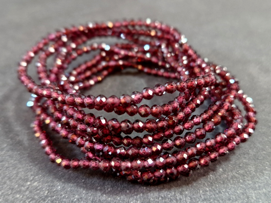 Facettslipad Granat - Armband på elastiskt band - 3mm