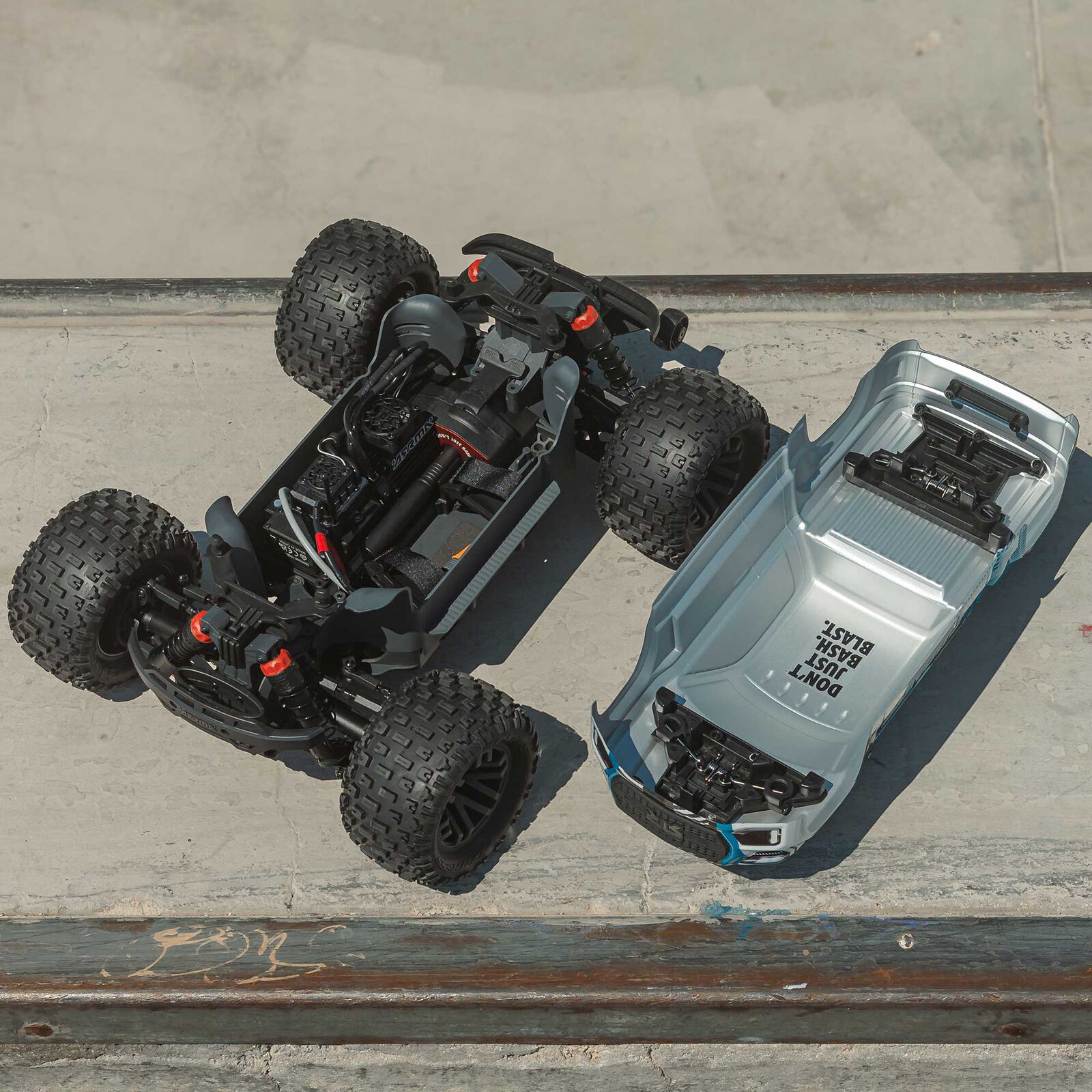 Arrma 1/10 GRANITE 223S DSC 4X4 RTR Brushless Monster Truck, Gun Metal - 21