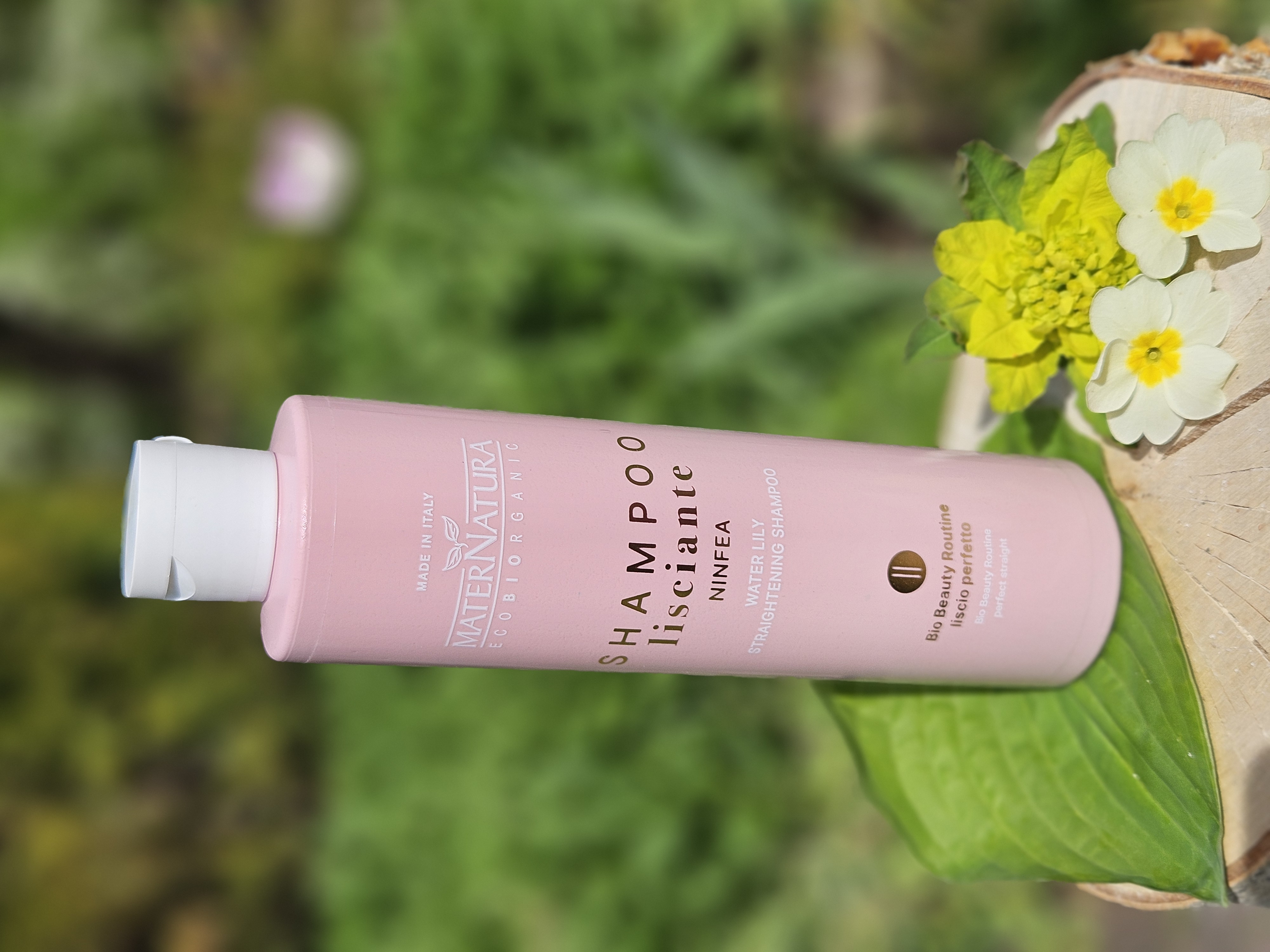 Water Lily Straightening Shampoo MaterNatura
