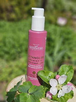 Murumuru Butter Moisturising Detangler, Förbehandling trassligt hår. MaterNatura