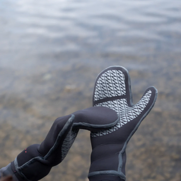 Zone3 Thermo-Tech Warmth Swim Mitts  3.5mm - 4