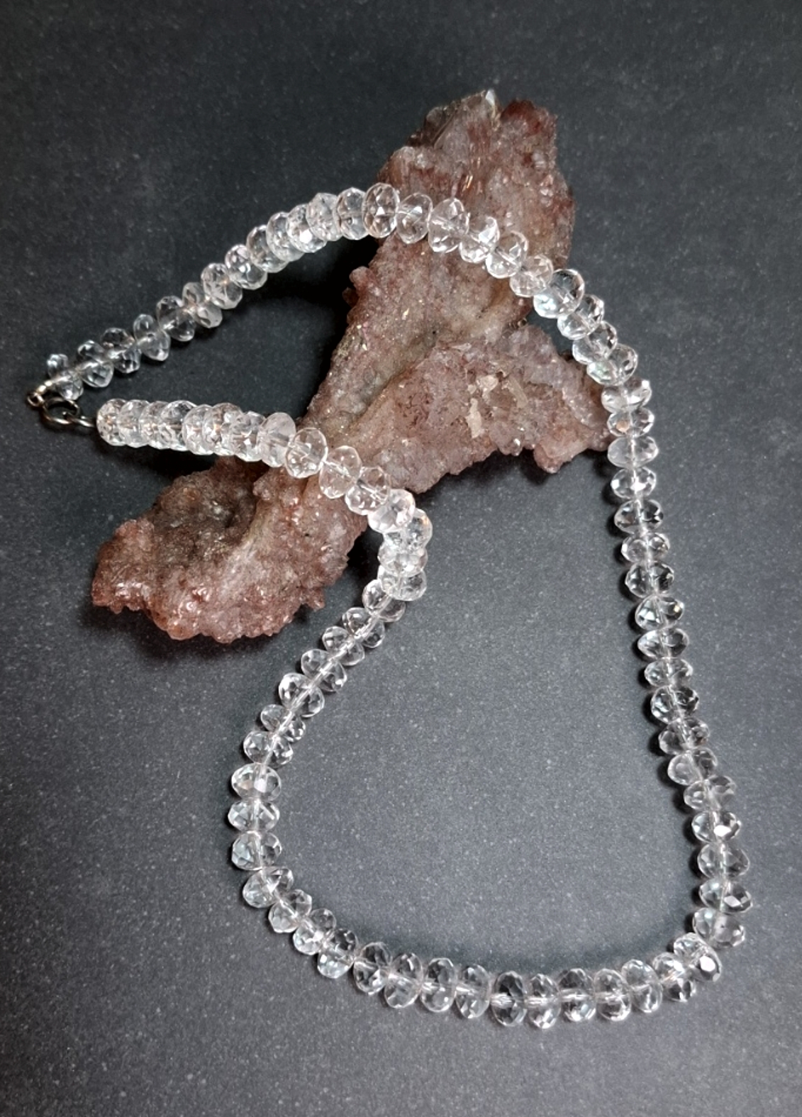 Fascettslippad Halsband med Ametist och Bergkristall  
