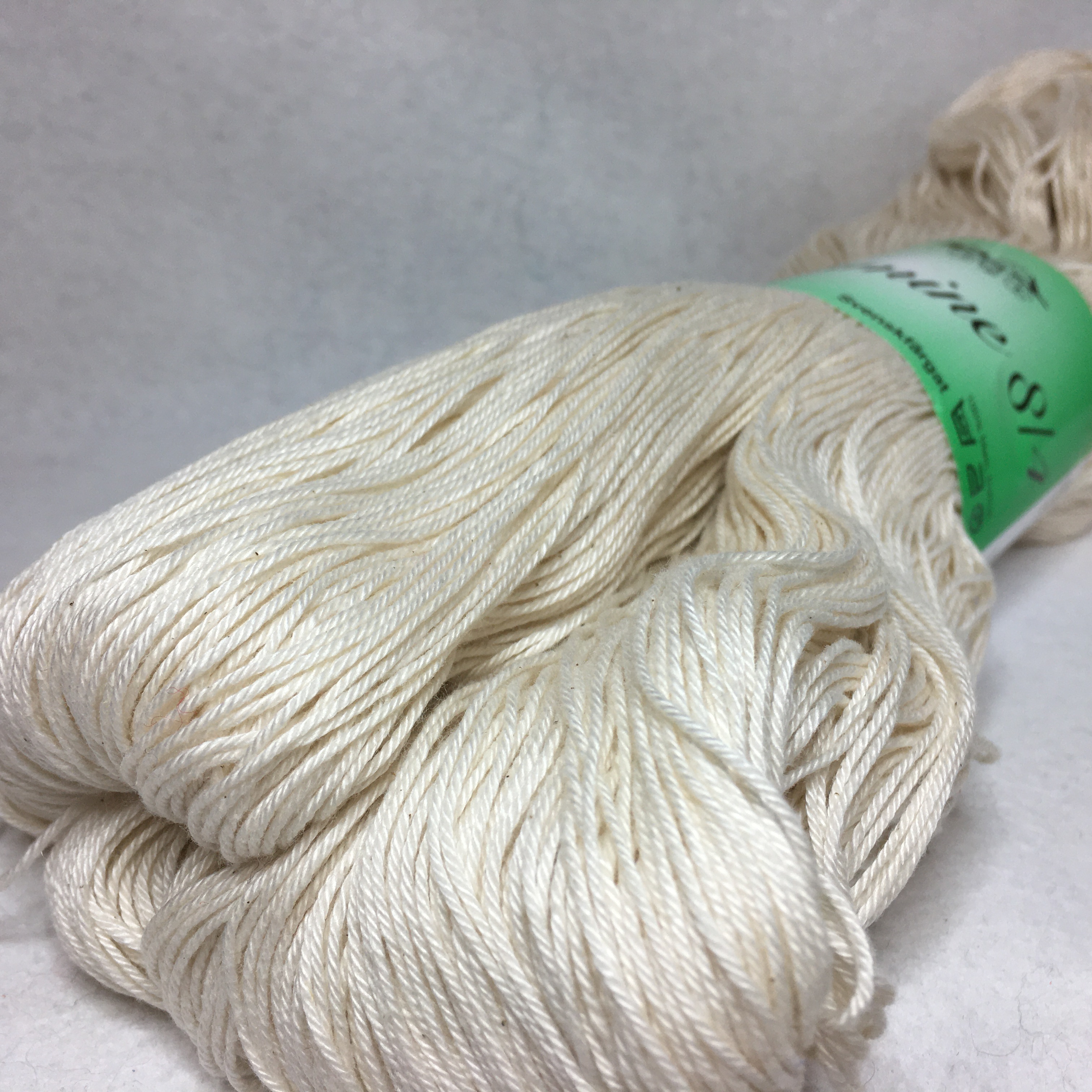 Jasmine 8/4 200 g (26-28 m st 3) - 3