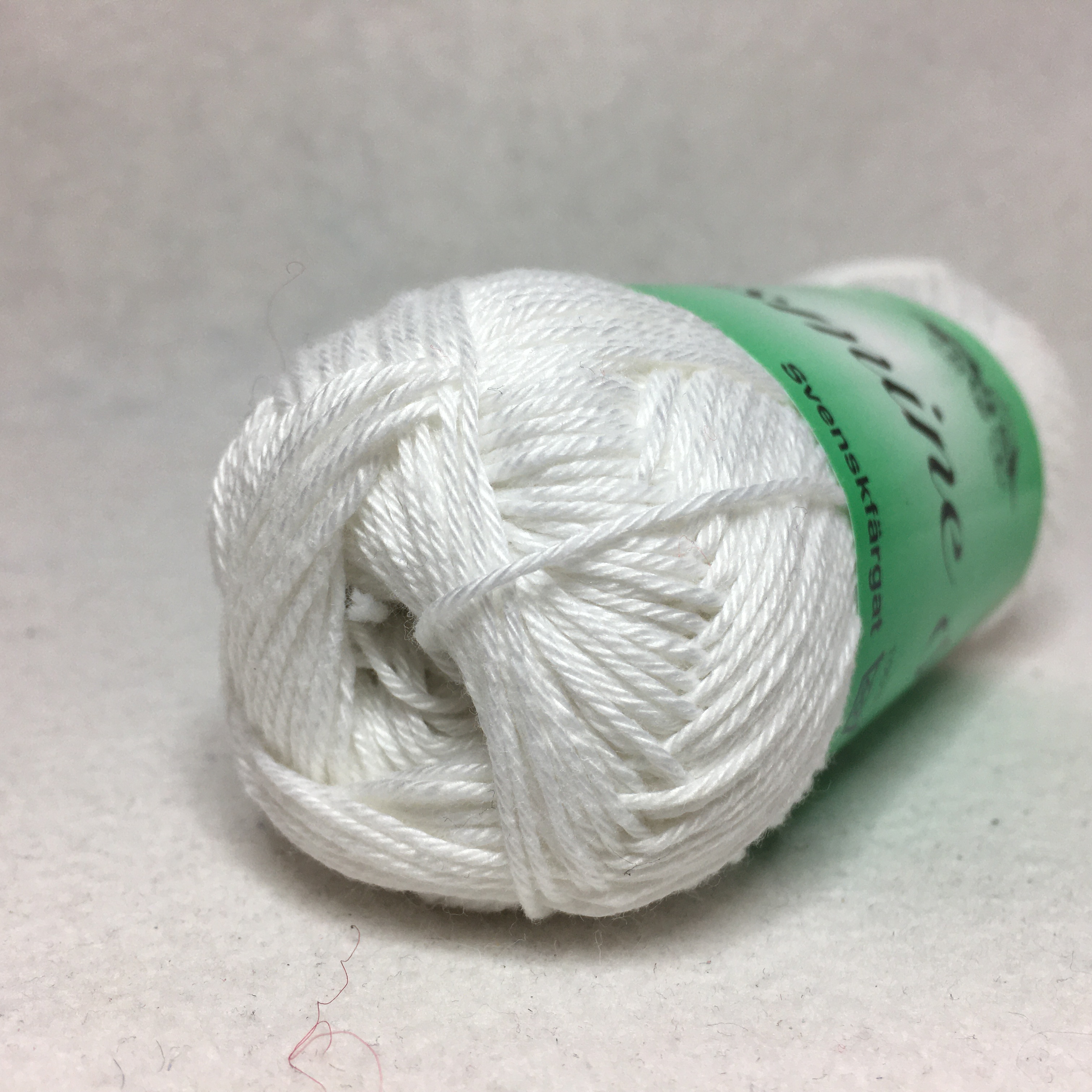 Jasmine 8/4 50 g (26-28 m st 3)