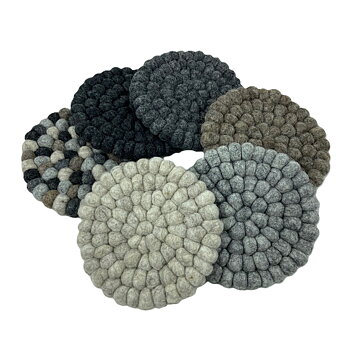 Coaster / Drinkunderlägg av ullbollar 4-pack