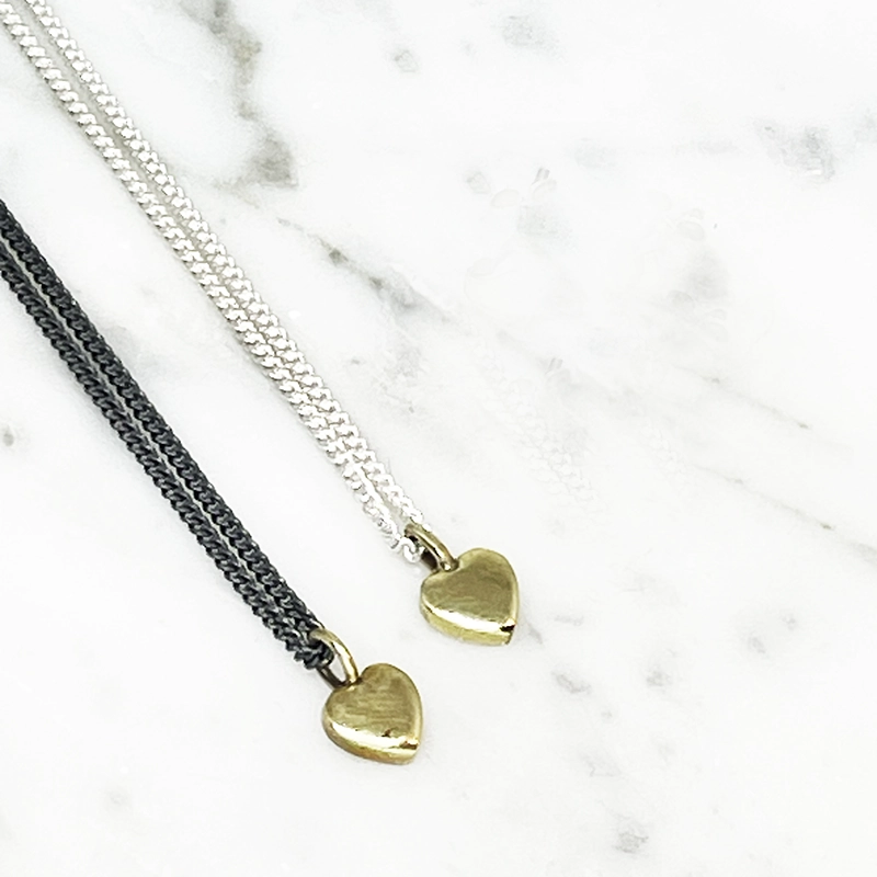 Gyllene hjärtan - halsband mässing/silver
