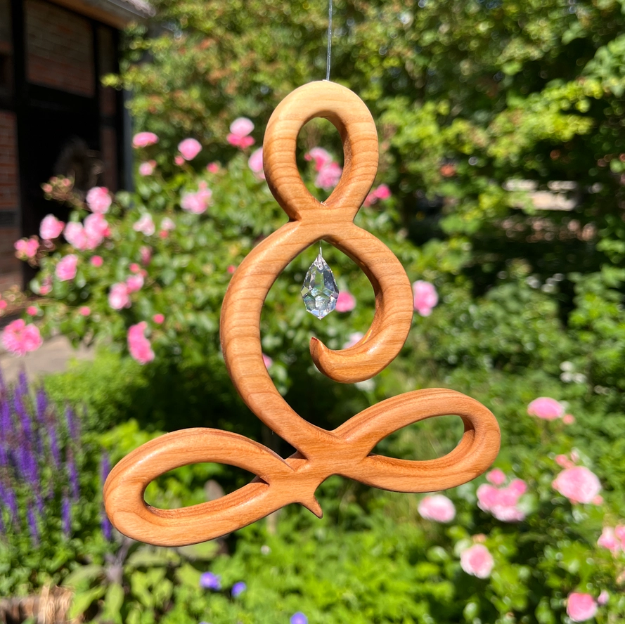 Buddha fönsterdekoration i naturligt trä med regnbåge kristall  från Sternengasse GmbH - 4