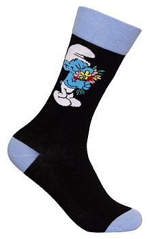 Svarta strumpor med blå topp, tå och häl prydda med en Smurf som håller i en blombukett.