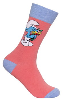 Rosa strumpor med blå topp, tå och häl mönstrad med Bukett Smurf på skaftet