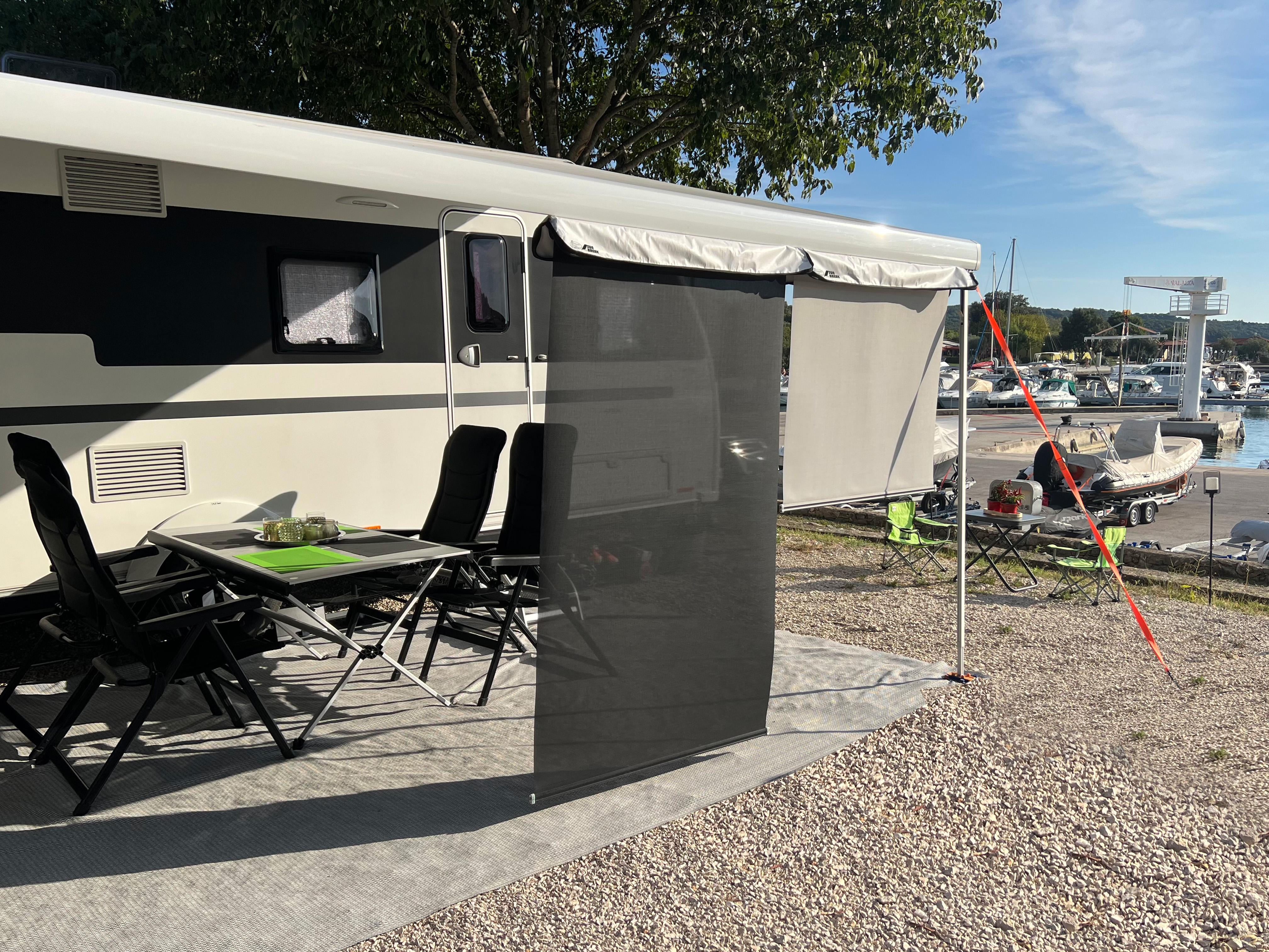 Peggy Peg sunshade. Black