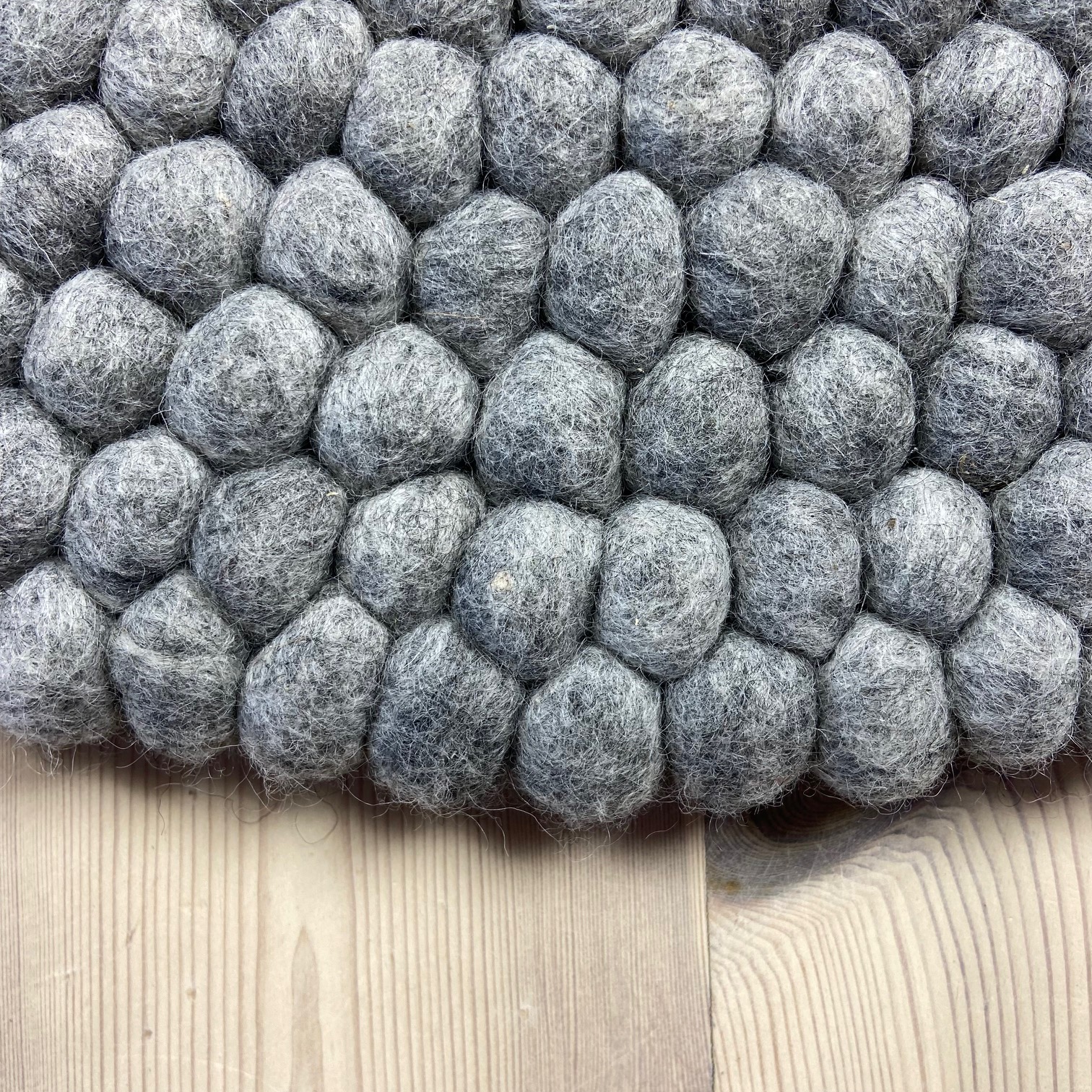 Wooldesigns ullmatta av tovade ullbollar i er önskade storlek och form - 4